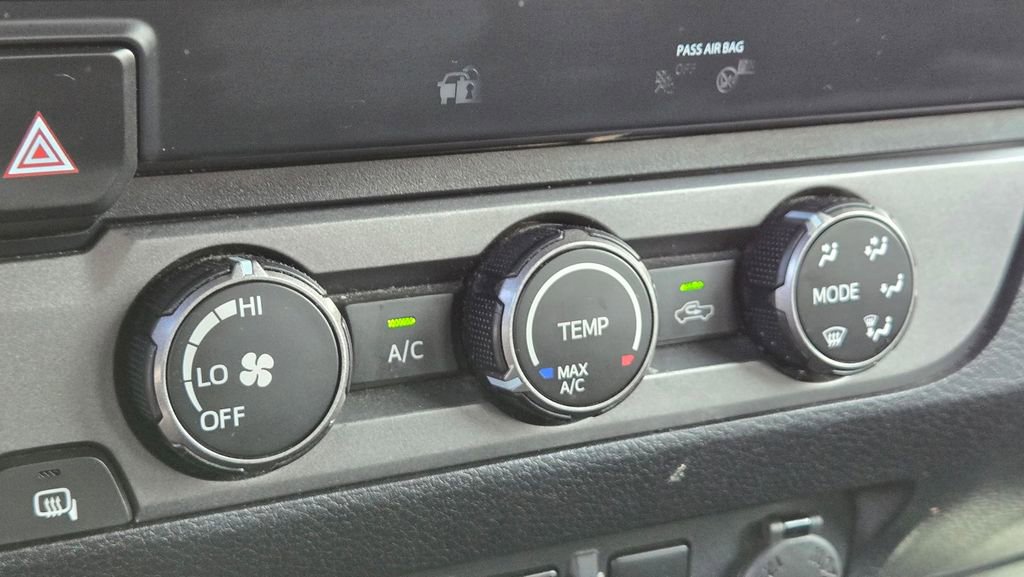 Used 2019 Toyota Tacoma TRD Sport AWD/4WD image 23