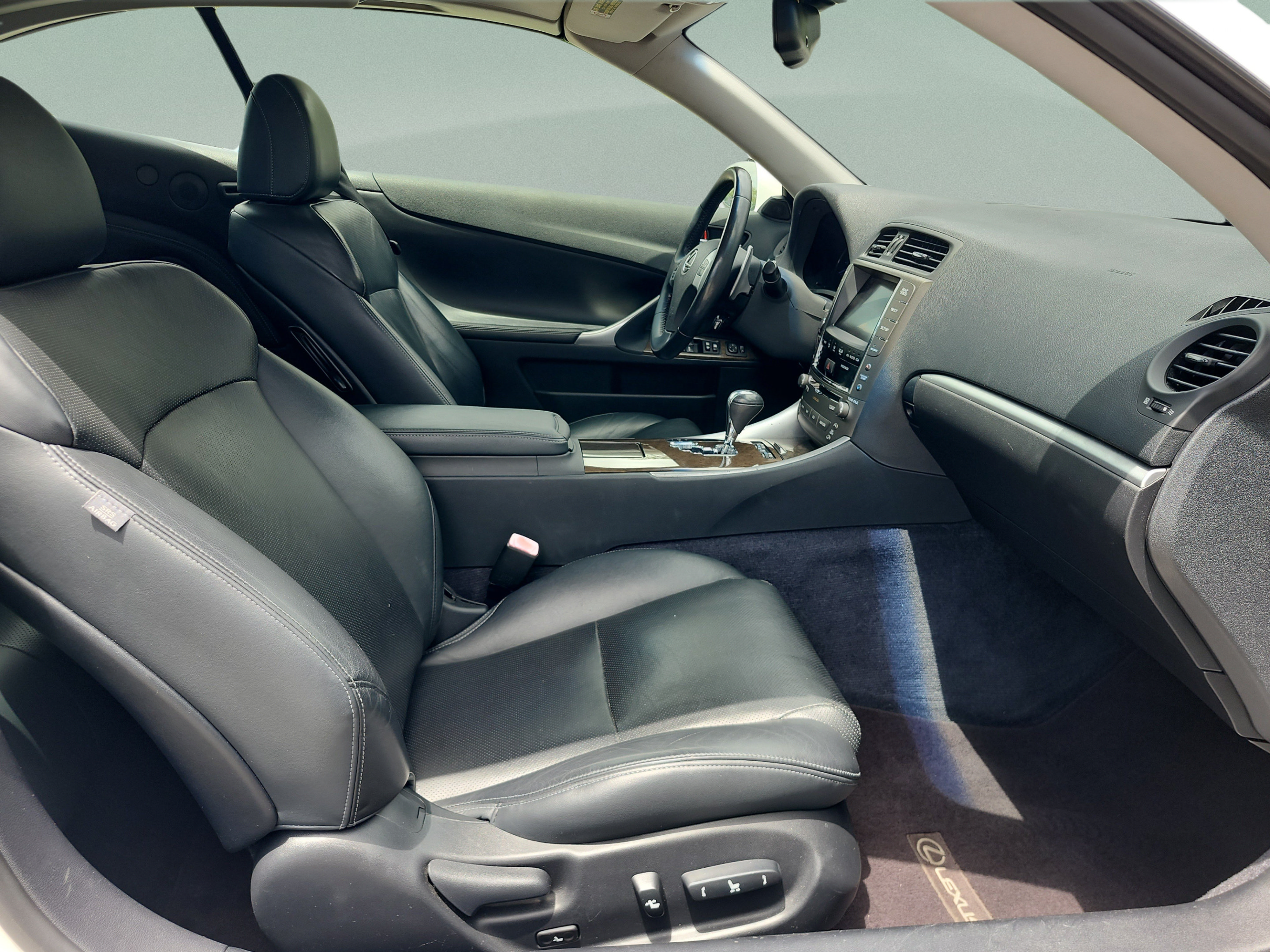 Used 2012 Lexus IS 350C w/ Luxury Pkg RWD image 19
