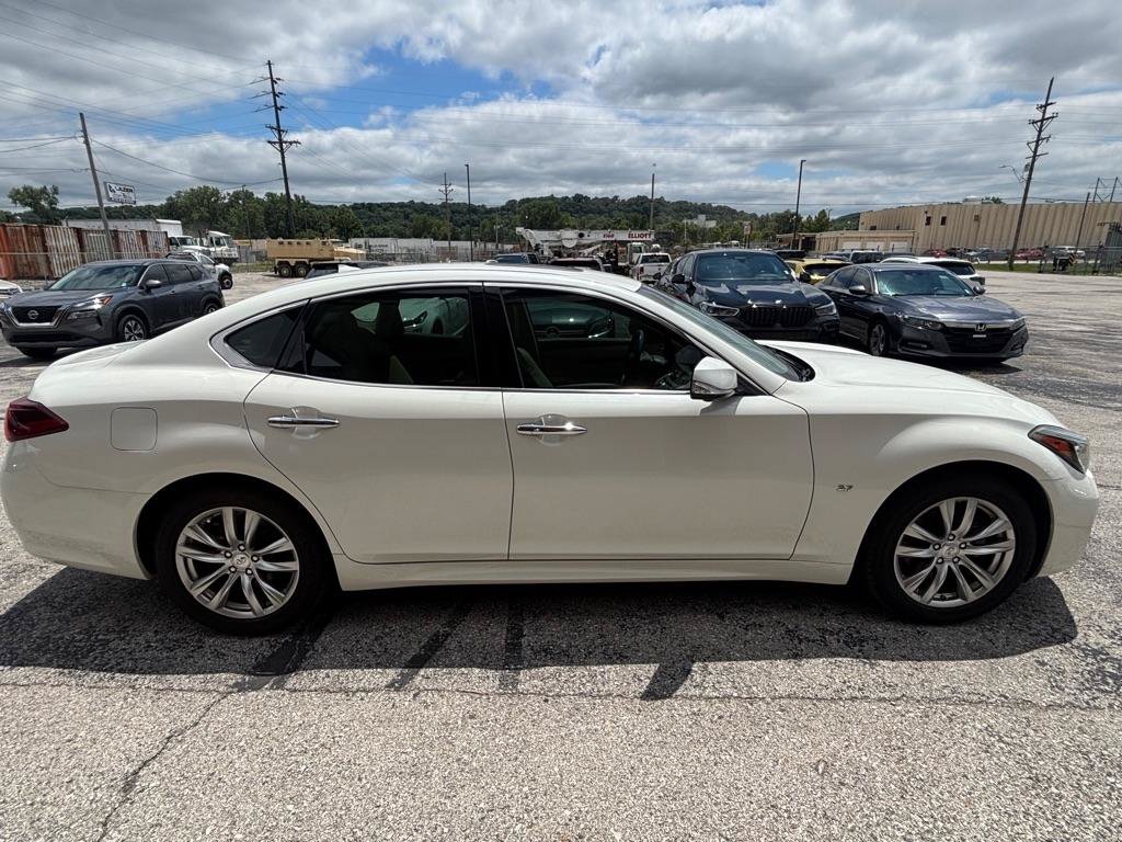 Used 2019 INFINITI Q70 Luxe RWD image 6