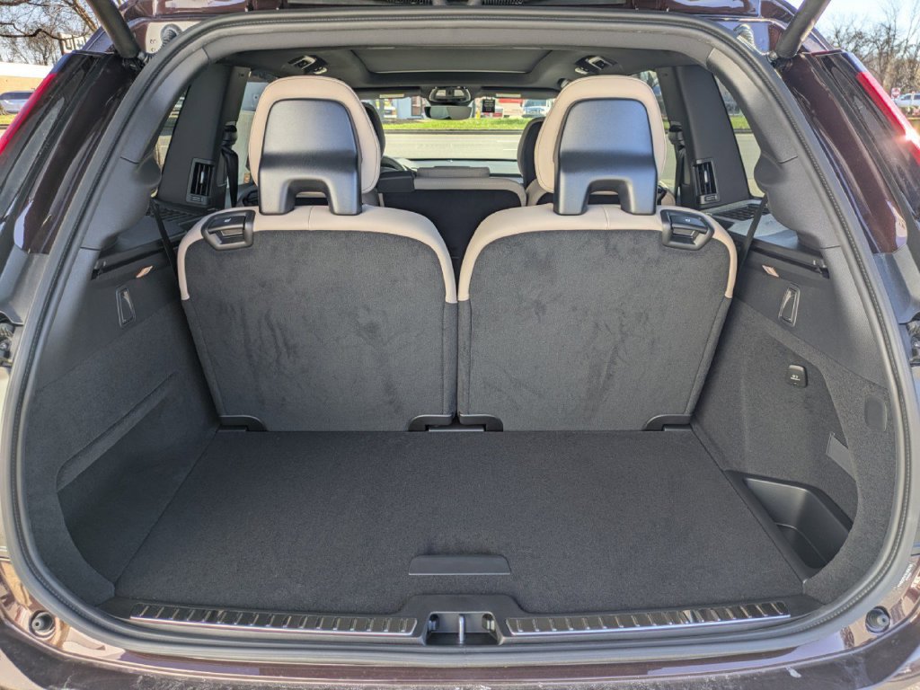 New 2025 Volvo XC90 B6 Core w/ Climate Package AWD/4WD image 13