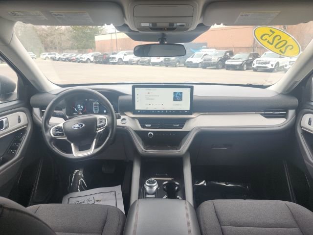 Used 2025 Ford Explorer Active image 21