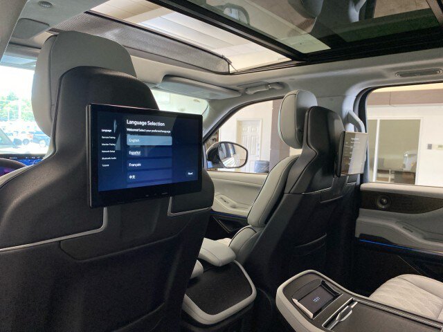 New 2026 Lincoln Navigator L Black Label AWD/4WD image 12