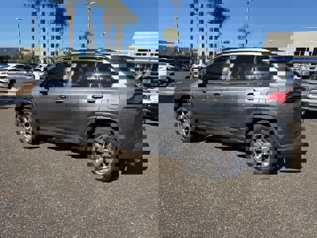 Used 2021 Toyota RAV4 XLE Premium image 4