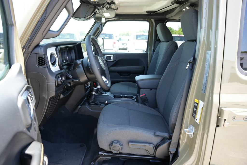 Used 2026 Jeep Wrangler Unlimited Sahara AWD/4WD image 15
