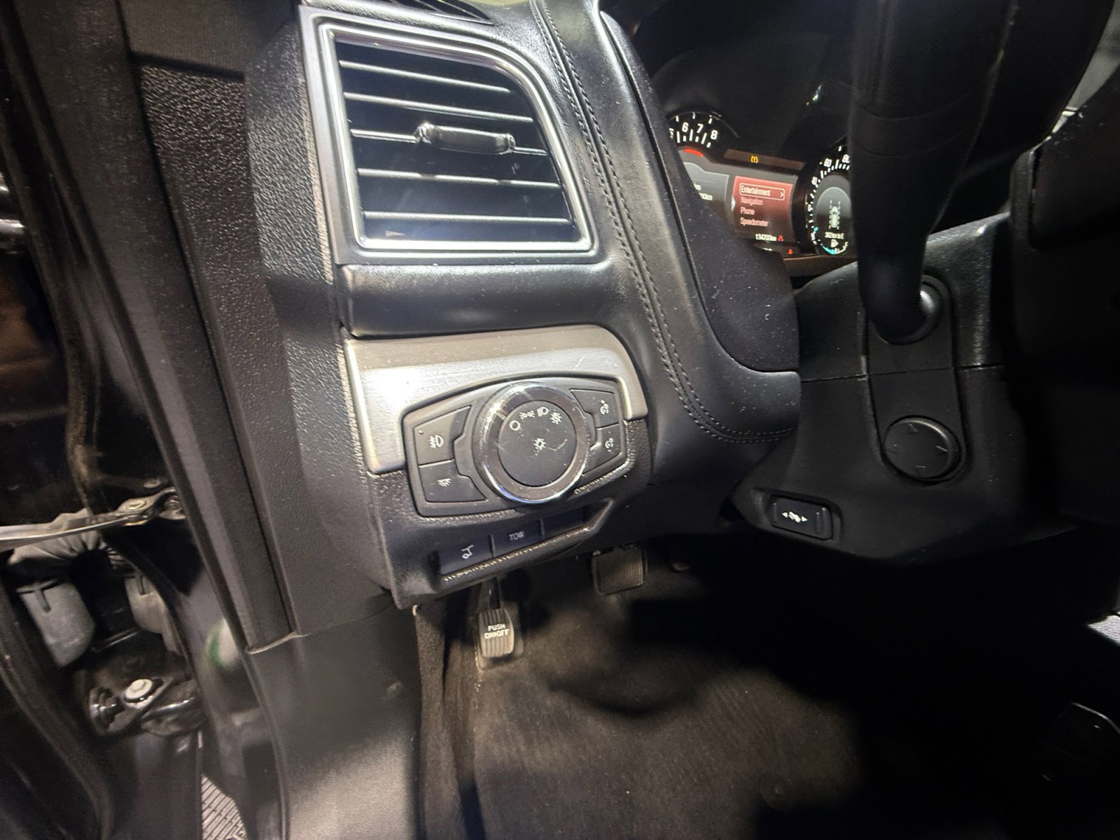 Used 2018 Ford Explorer Platinum AWD/4WD image 12