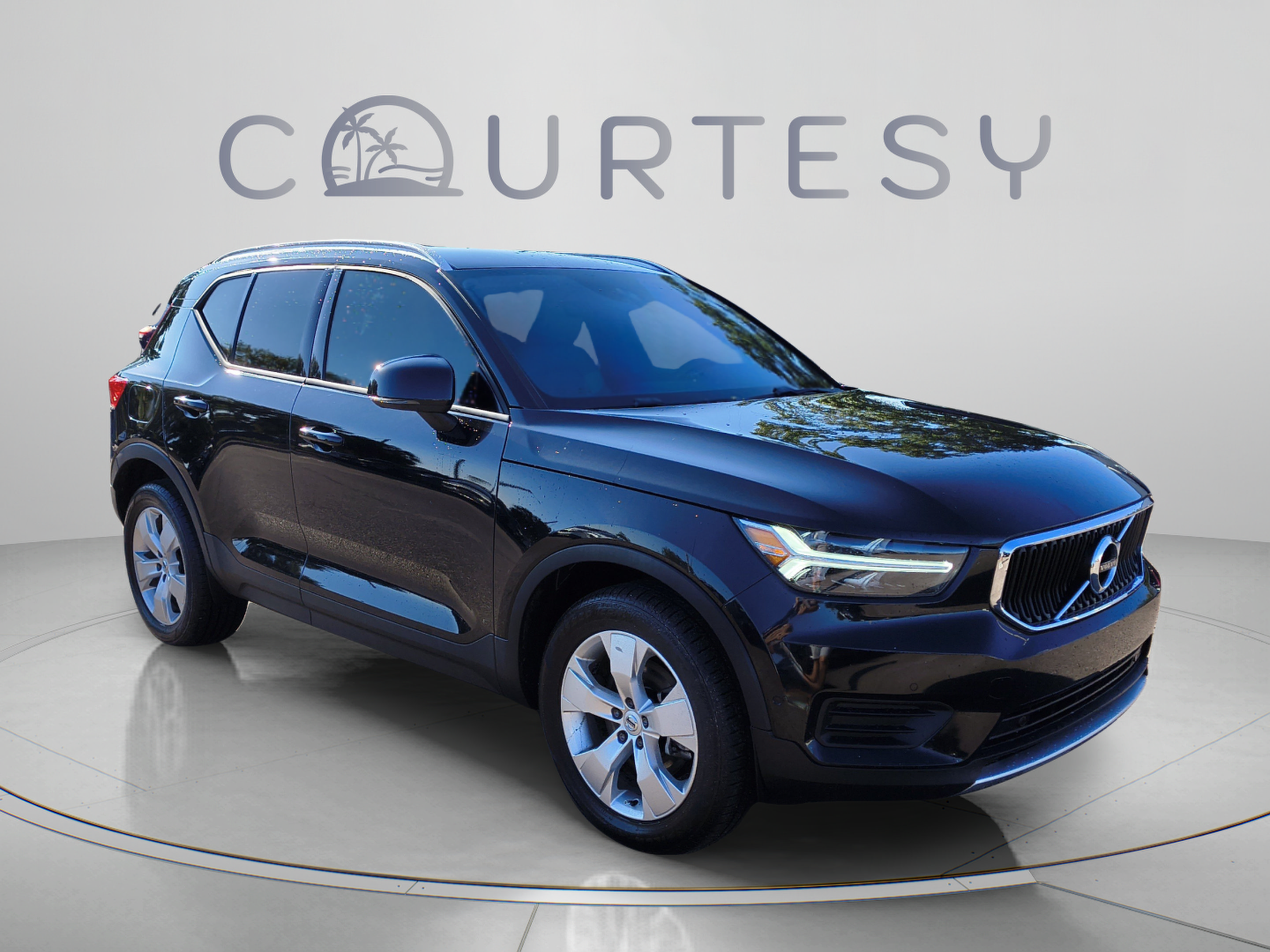 Used 2019 Volvo XC40 T4 Momentum FWD image 7