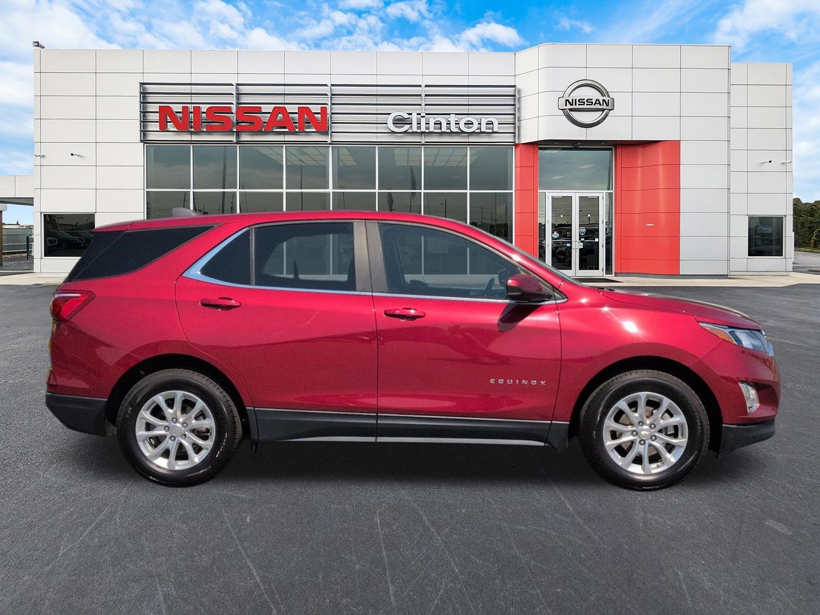 Used 2021 Chevrolet Equinox LT FWD image 2