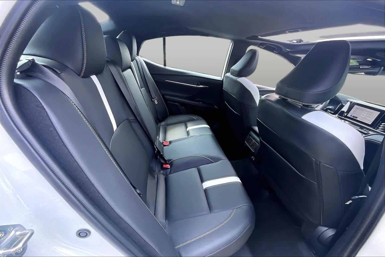 Used 2026 Toyota Camry Hybrid w/ Convenience Package FWD image 21