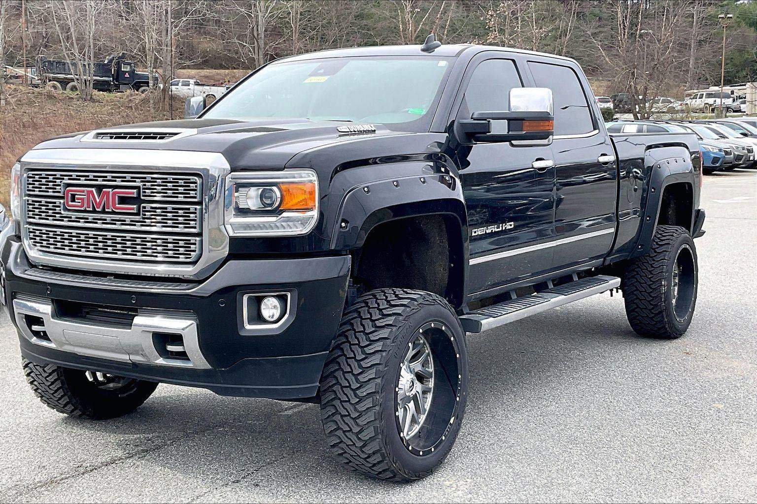 Used 2018 GMC Sierra 2500 Denali w/ Duramax Plus Package image 2