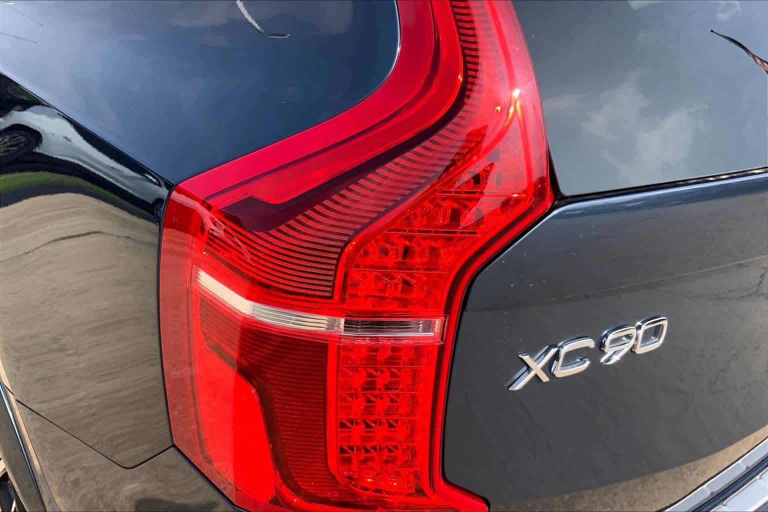 Used 2022 Volvo XC90 T6 Momentum w/ Advanced Package AWD/4WD image 28