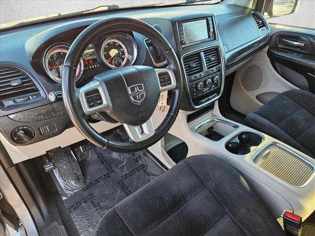 Used 2014 Dodge Grand Caravan SXT w/ Rear Park Assist Package FWD image 12