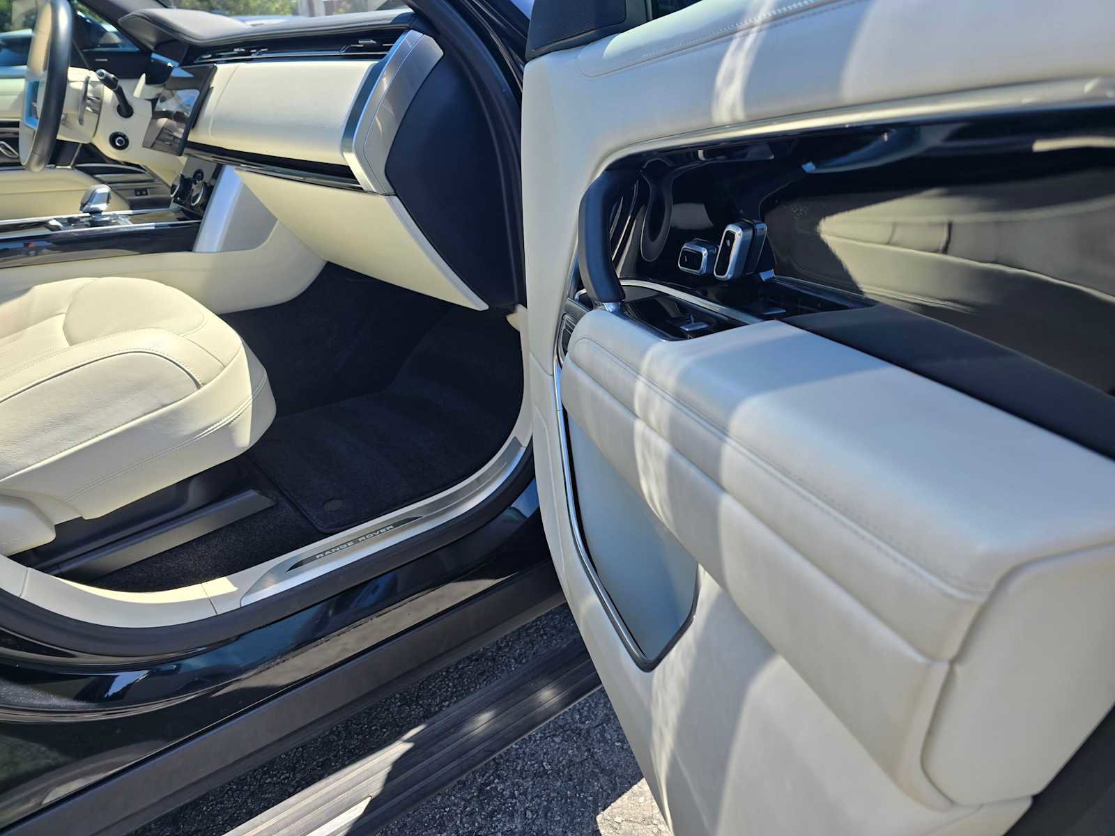 Used 2023 Land Rover Range Rover SE image 10