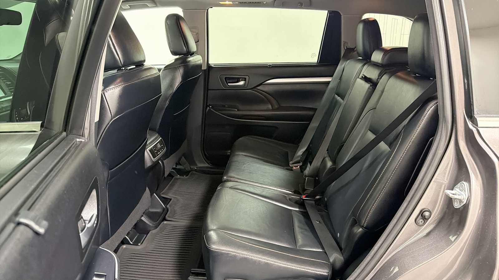 Certified 2016 Toyota Highlander XLE AWD/4WD image 25