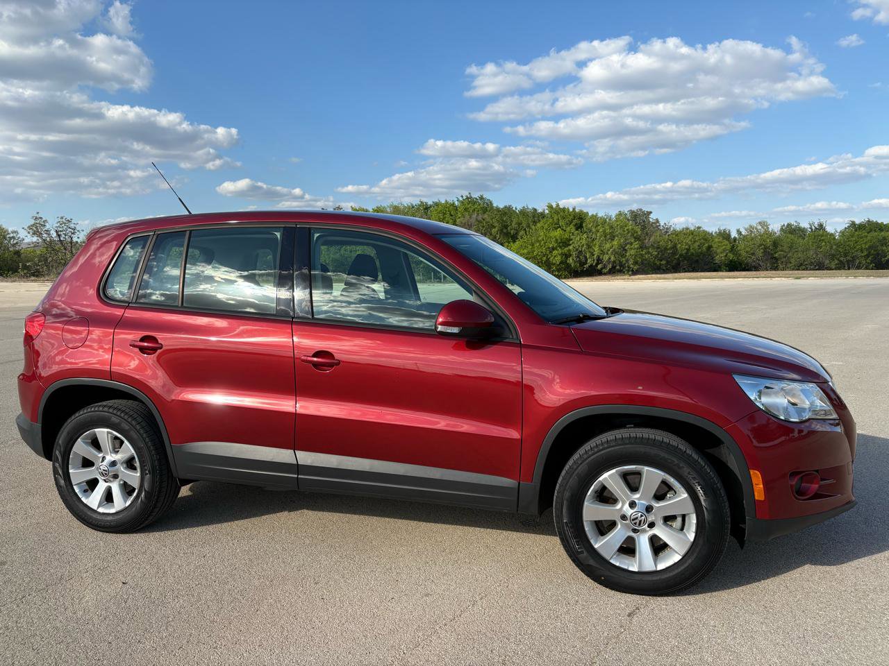 Used 2010 Volkswagen Tiguan S FWD image 62