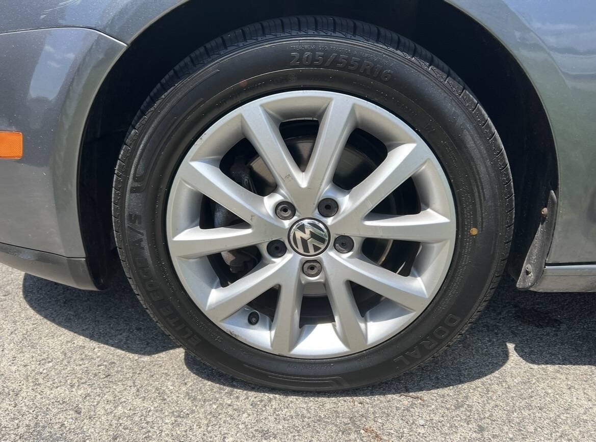 Used 2010 Volkswagen Jetta SE FWD image 19