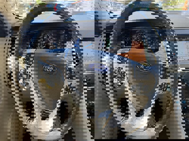 Used 2017 Ford Taurus Limited image 15