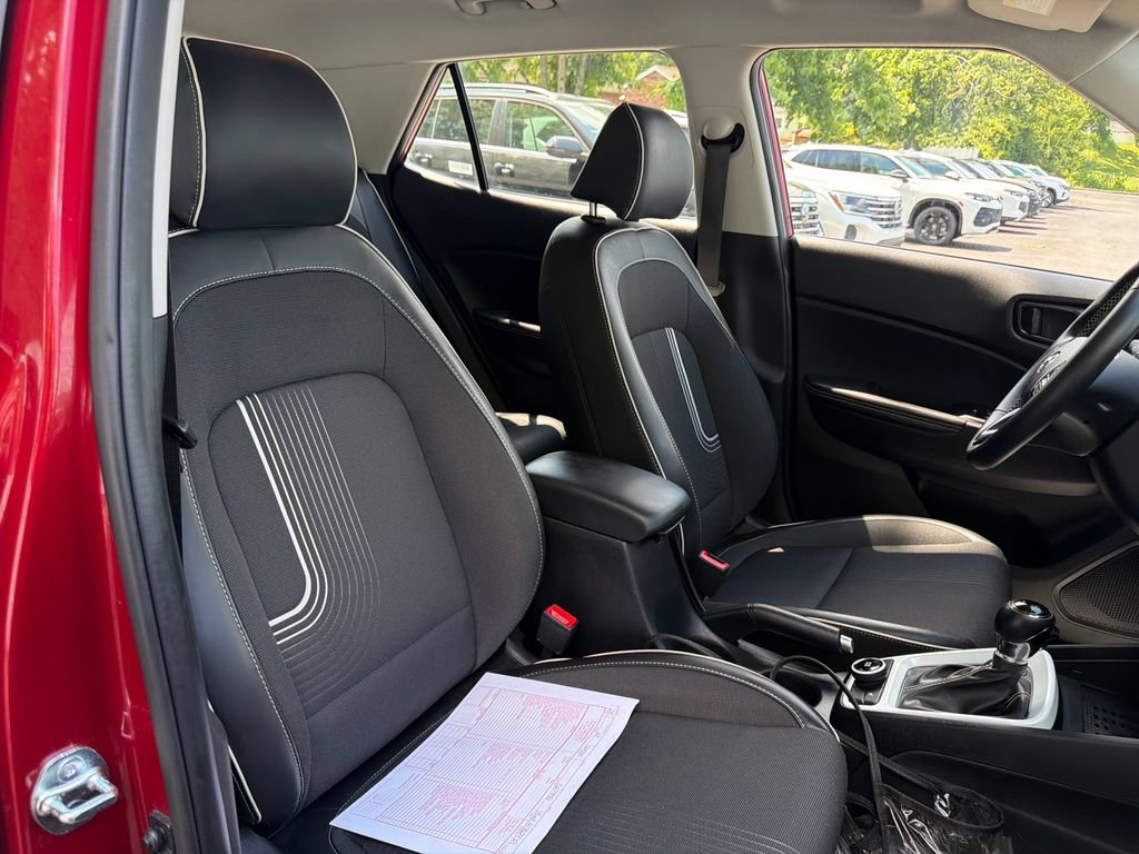 Used 2025 Hyundai Venue Limited FWD image 51