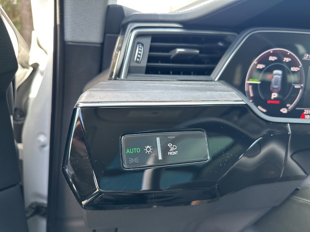 Used 2024 Audi Q8 e-tron Prestige image 29