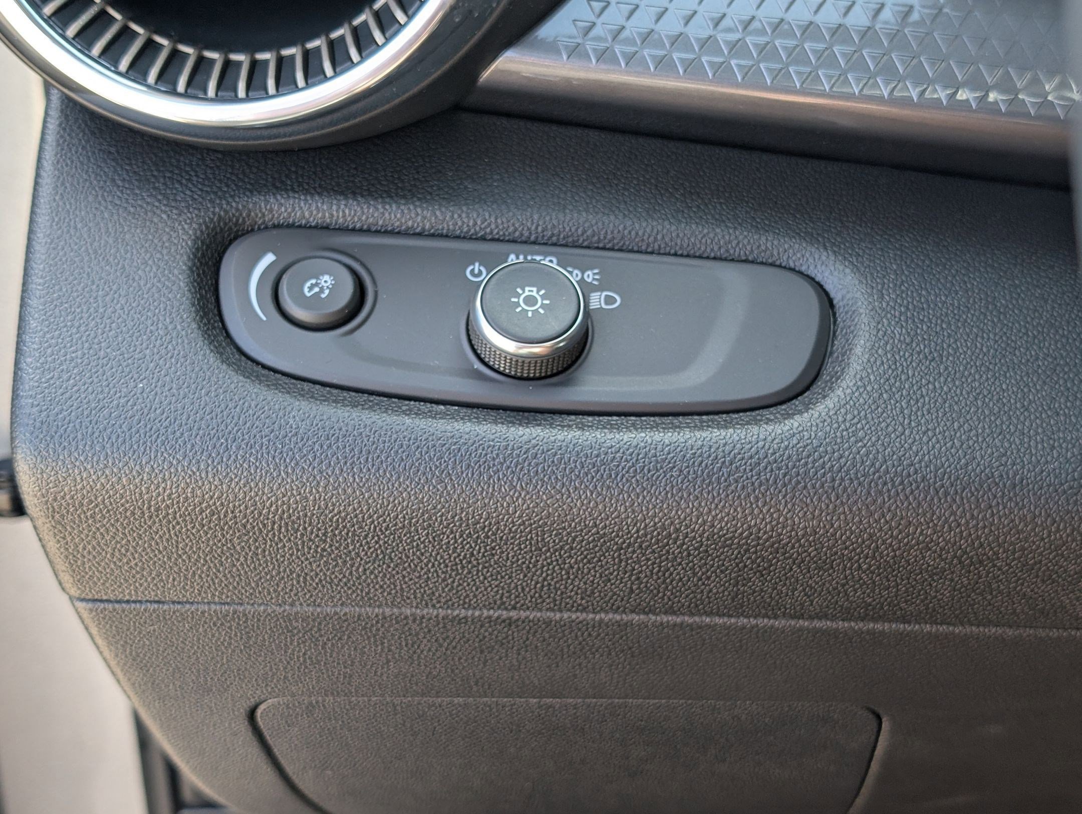 Used 2025 Chevrolet Trax ACTIV w/ Driver Confidence Package FWD image 23