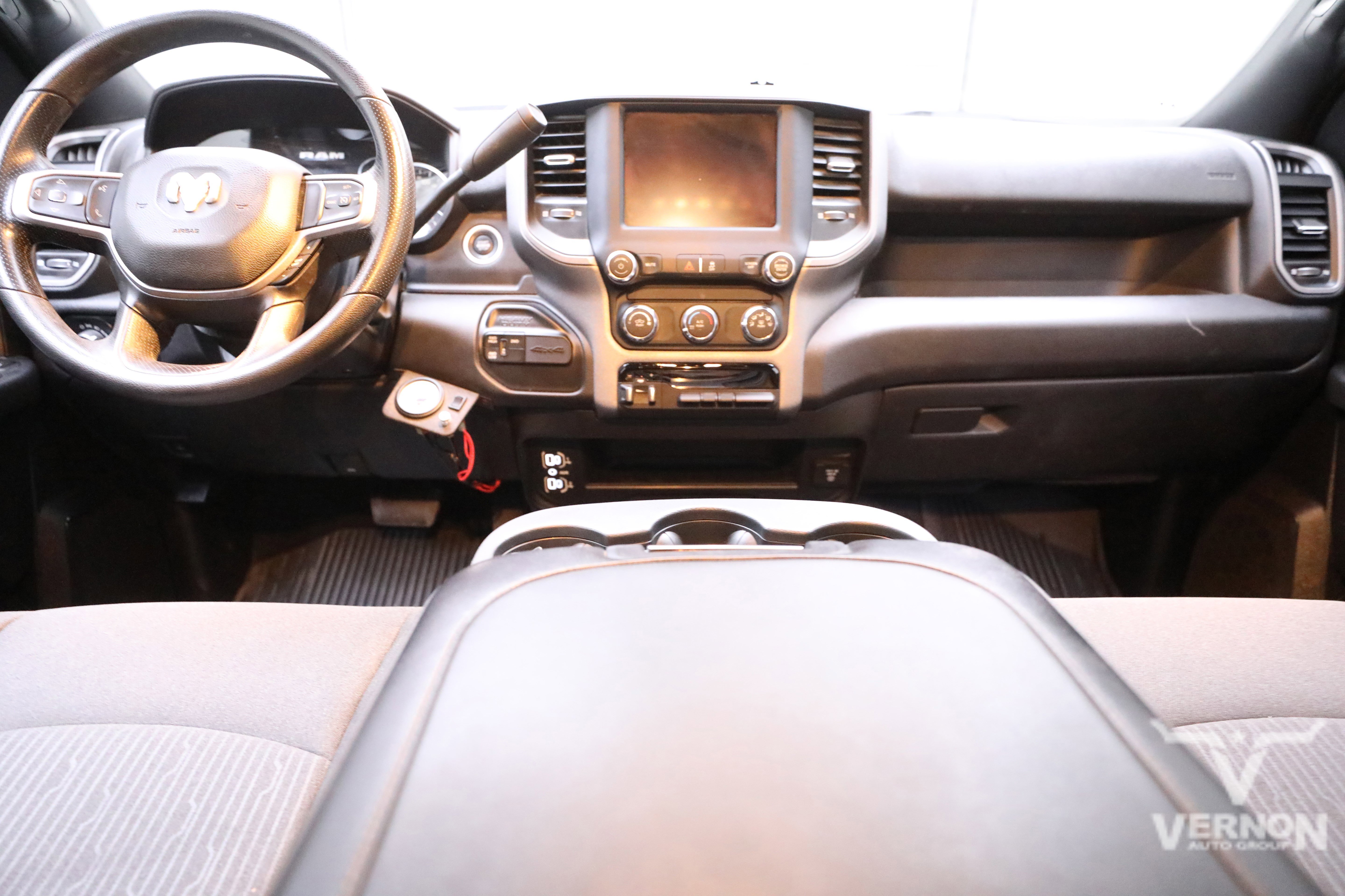 Used 2024 RAM 2500 Tradesman w/ Chrome Appearance Group image 13