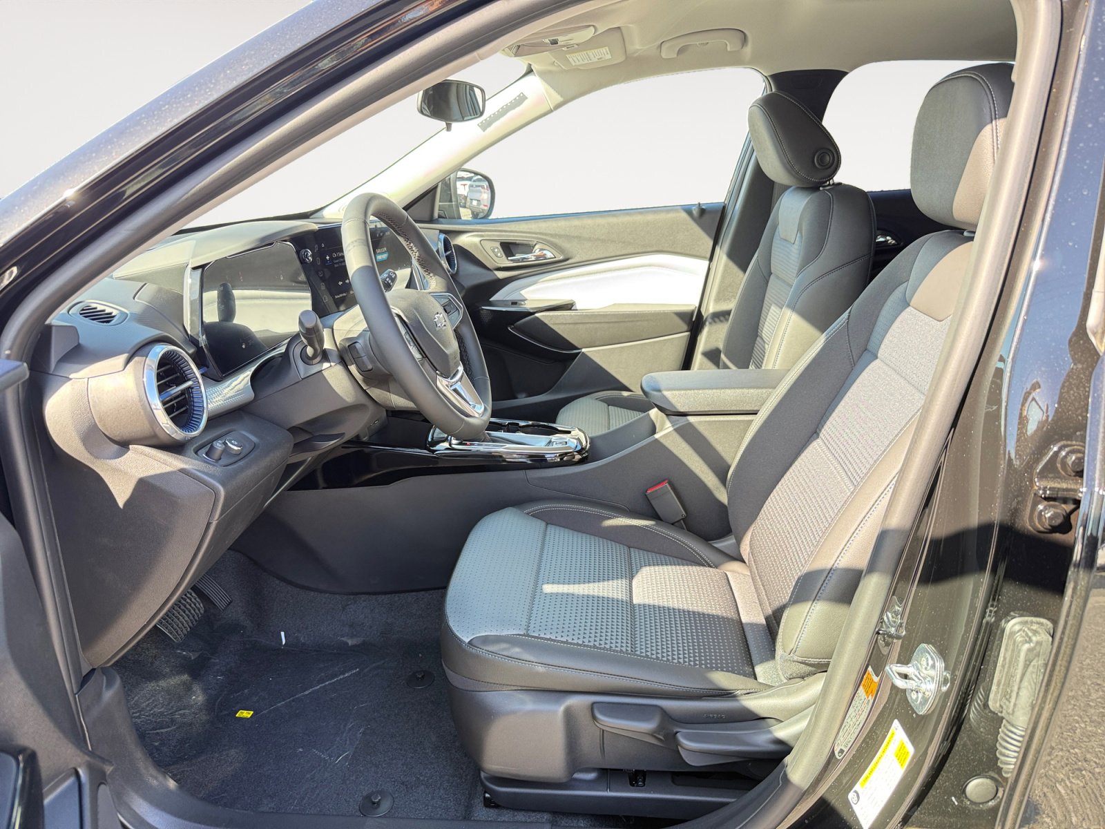 New 2026 Chevrolet Trax LT w/ Midnight Edition image 10