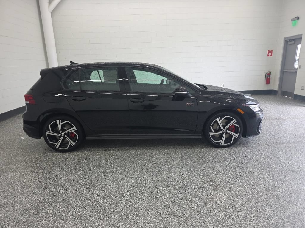 New 2026 Volkswagen GTI SE FWD image 6