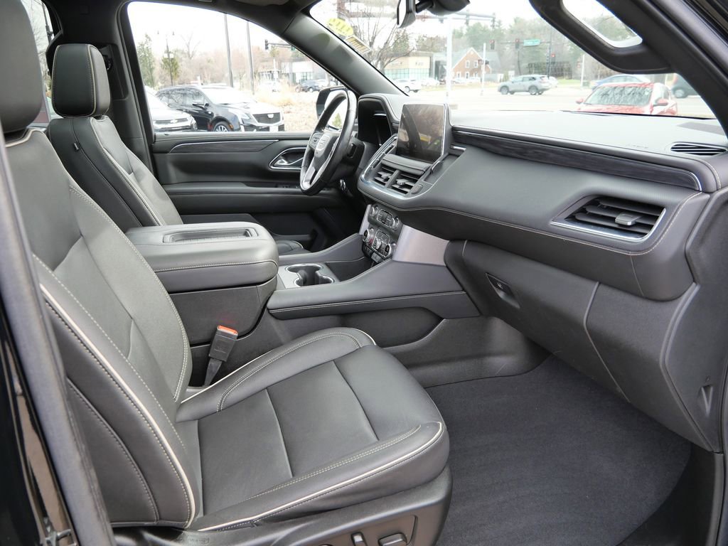 Used 2022 GMC Yukon XL SLT w/ SLT Premium Package image 18