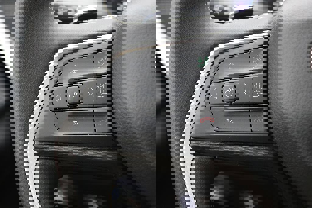 Used 2025 Jeep Grand Cherokee Altitude AWD/4WD image 18