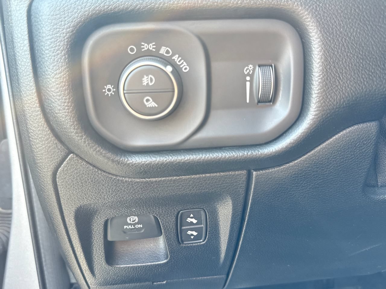Used 2020 RAM 1500 Big Horn AWD/4WD image 18
