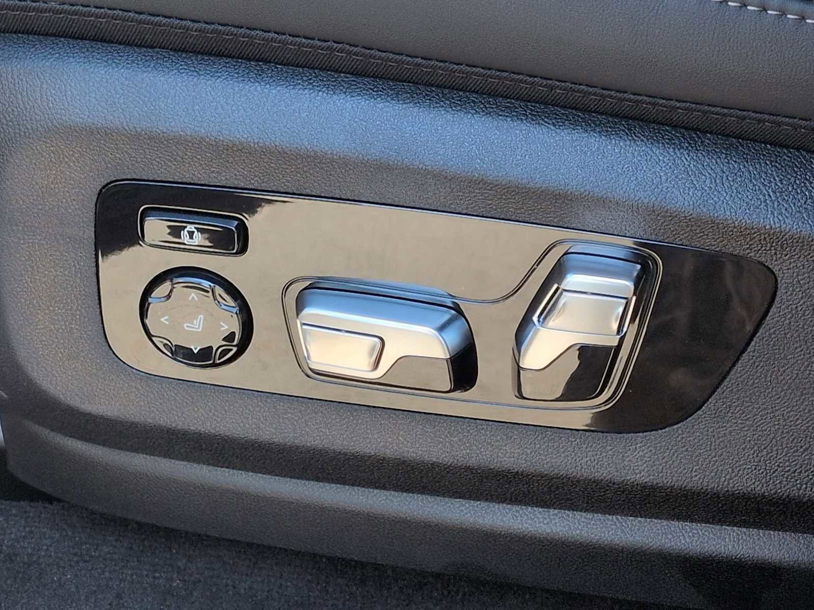 New 2027 BMW X6 xDrive40i image 18