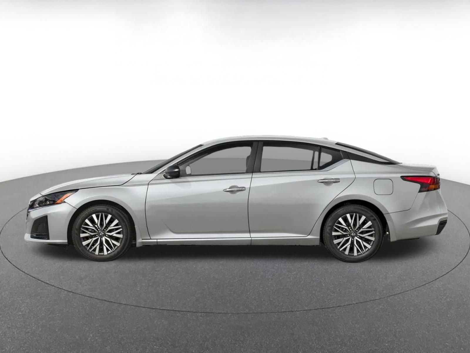 Used 2025 Nissan Altima 2.5 SV FWD image 3
