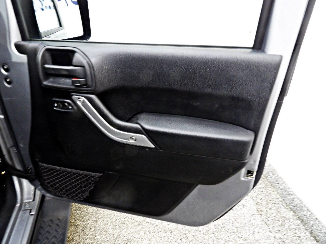 Used 2014 Jeep Wrangler Unlimited Sahara w/ Connectivity Group image 11