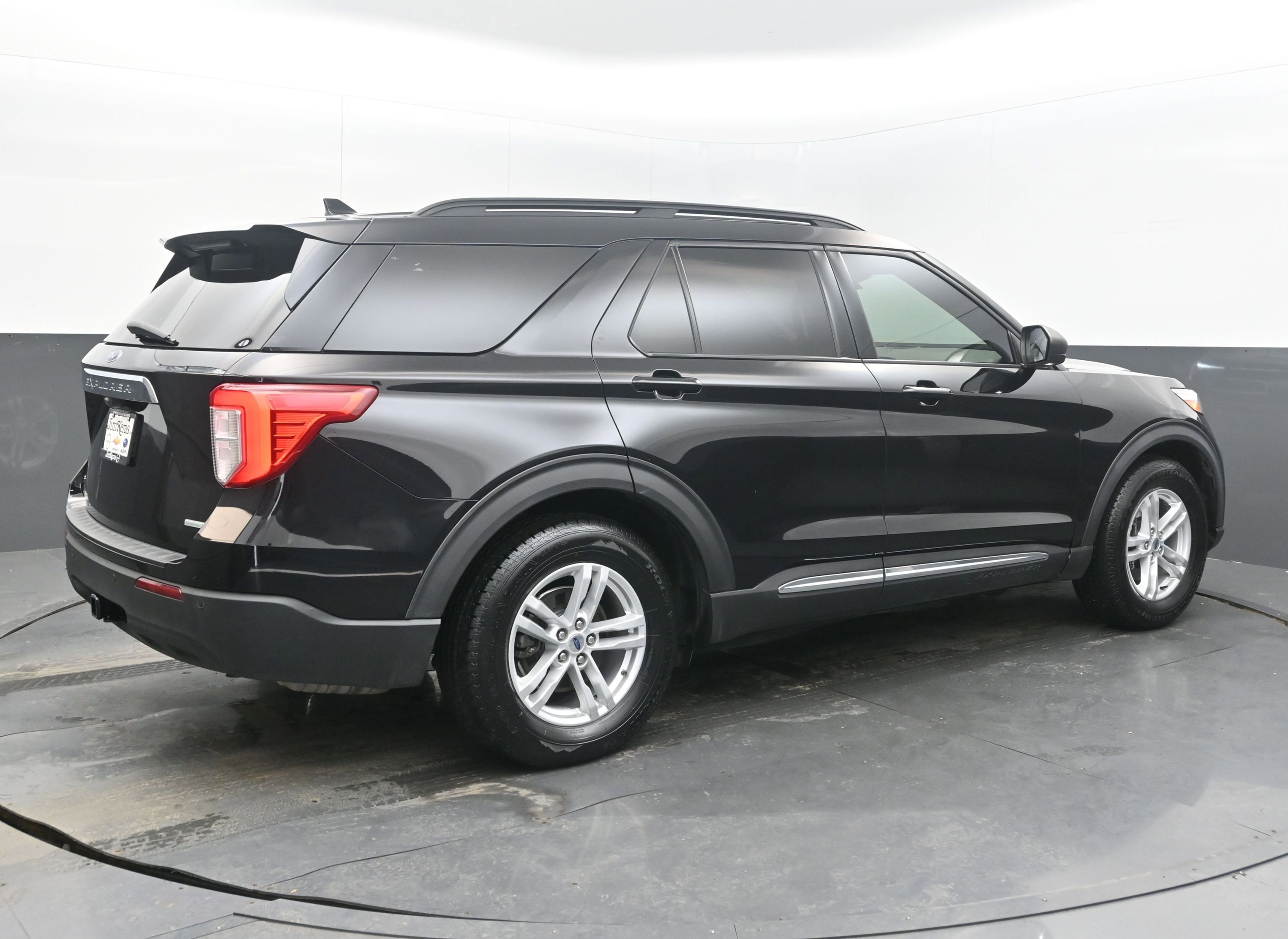 Used 2020 Ford Explorer XLT w/ Class III Trailer Tow Package image 9