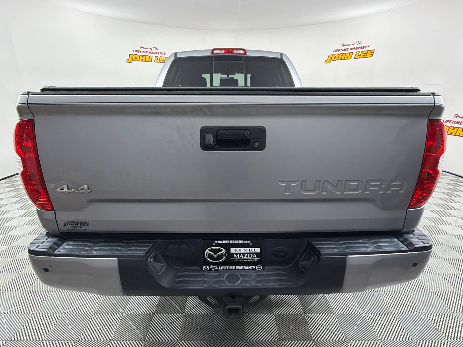 Used 2017 Toyota Tundra Limited w/ Limited Premium Package AWD/4WD image 4