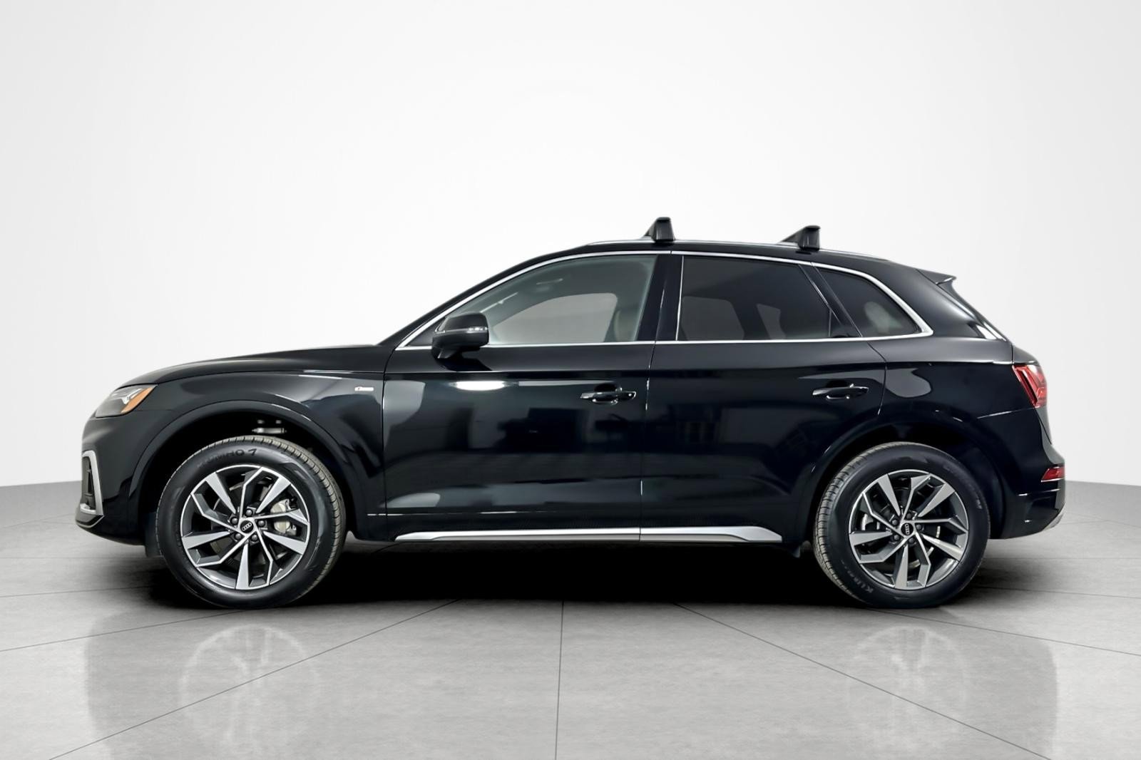 Used 2023 Audi Q5 2.0T Premium w/ Convenience Package AWD/4WD image 2