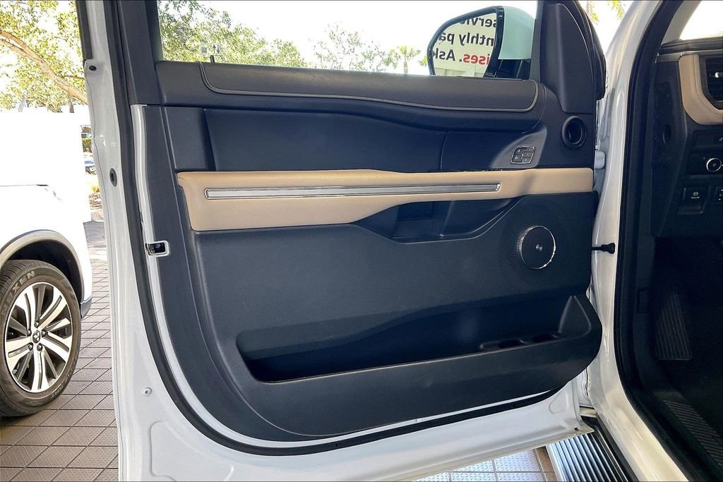 Used 2024 Ford Expedition Limited image 2