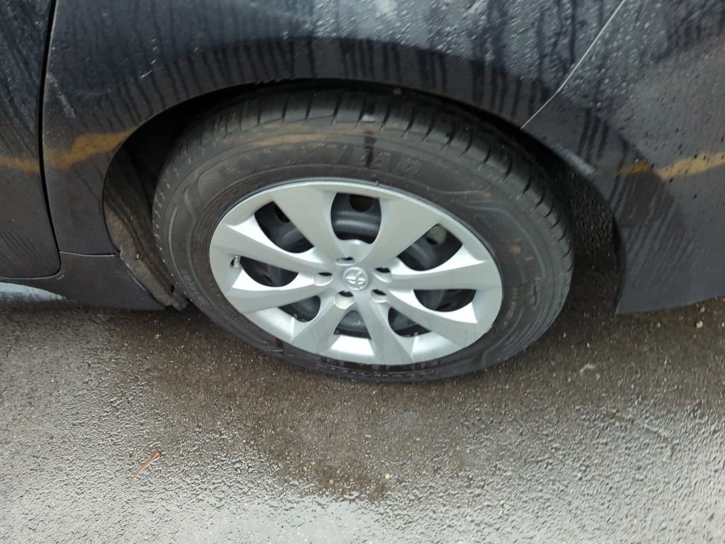 Used 2022 Toyota Corolla LE image 5