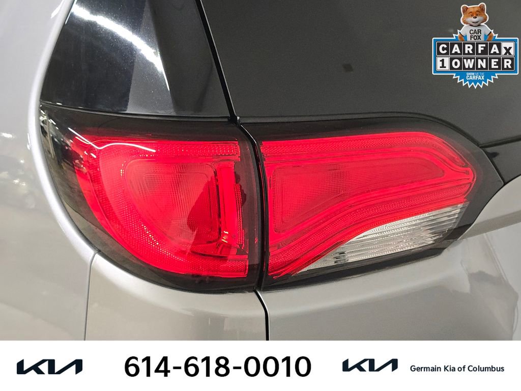 Used 2020 Chrysler Voyager L image 16