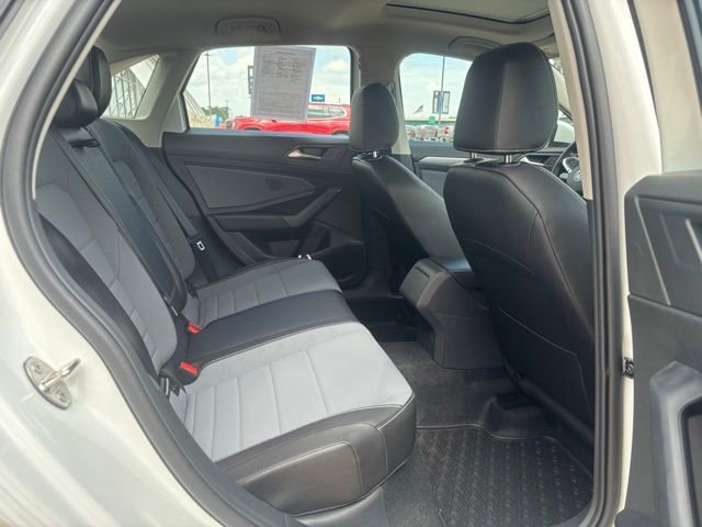 Used 2026 Volkswagen Jetta SE FWD image 14