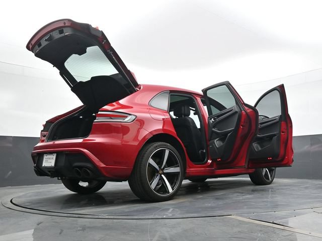 Certified 2022 Porsche Macan AWD/4WD image 29