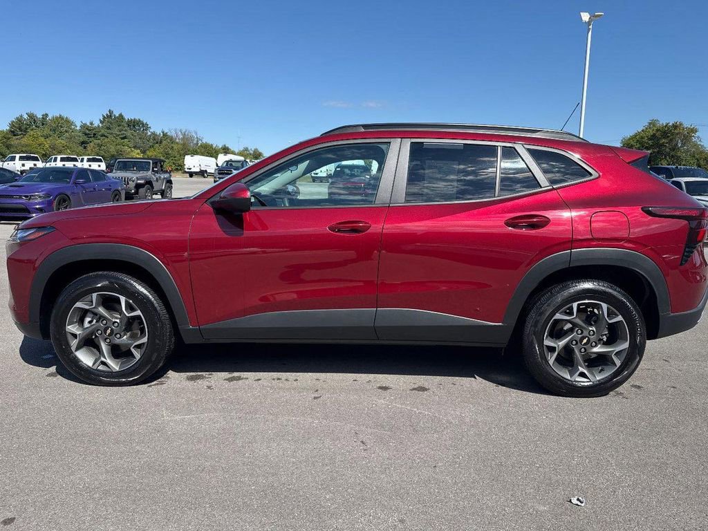 Used 2024 Chevrolet Trax LT image 8