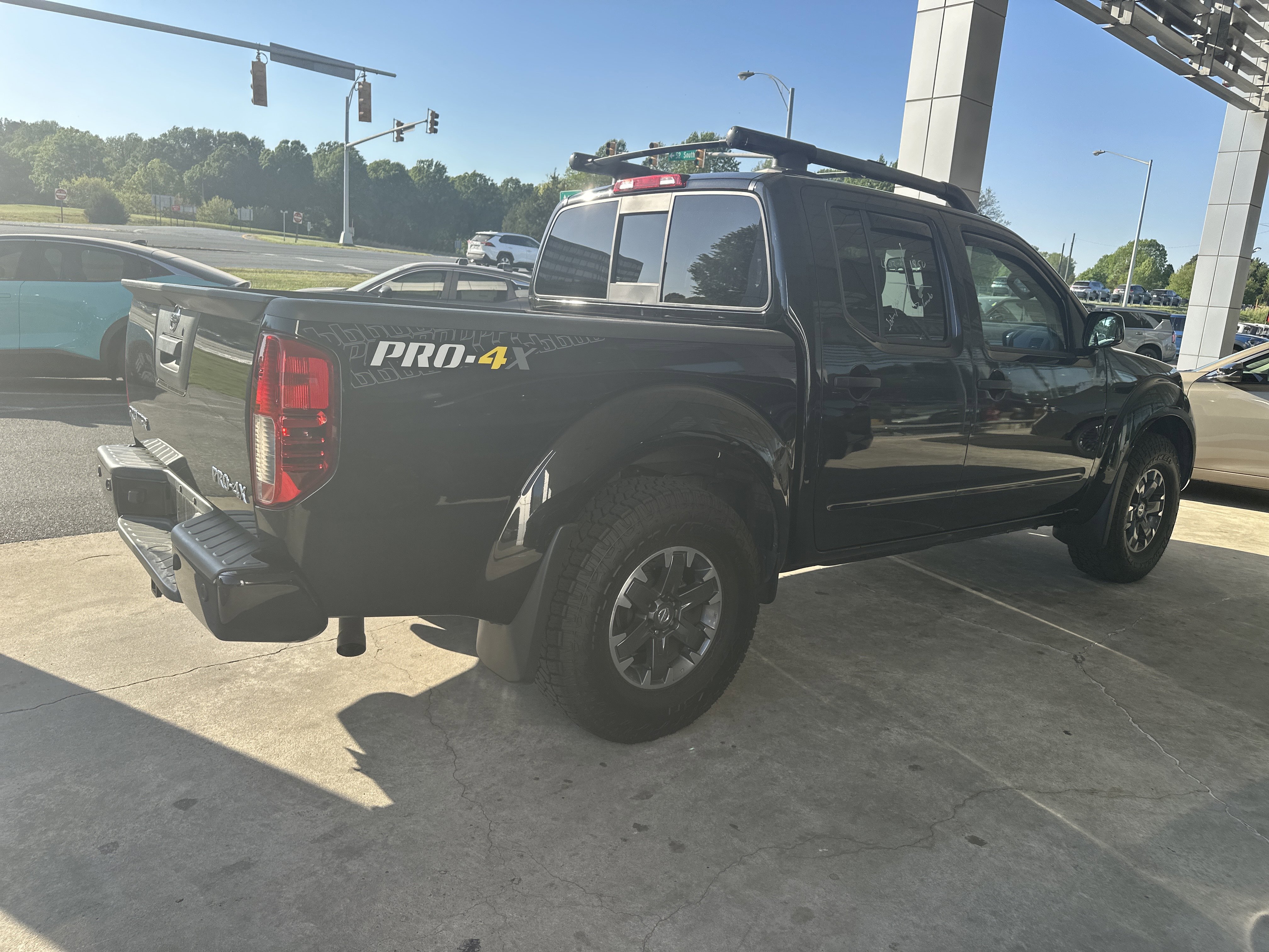 Used 2021 Nissan Frontier PRO-4X w/ Pro-4x Utility Package image 3