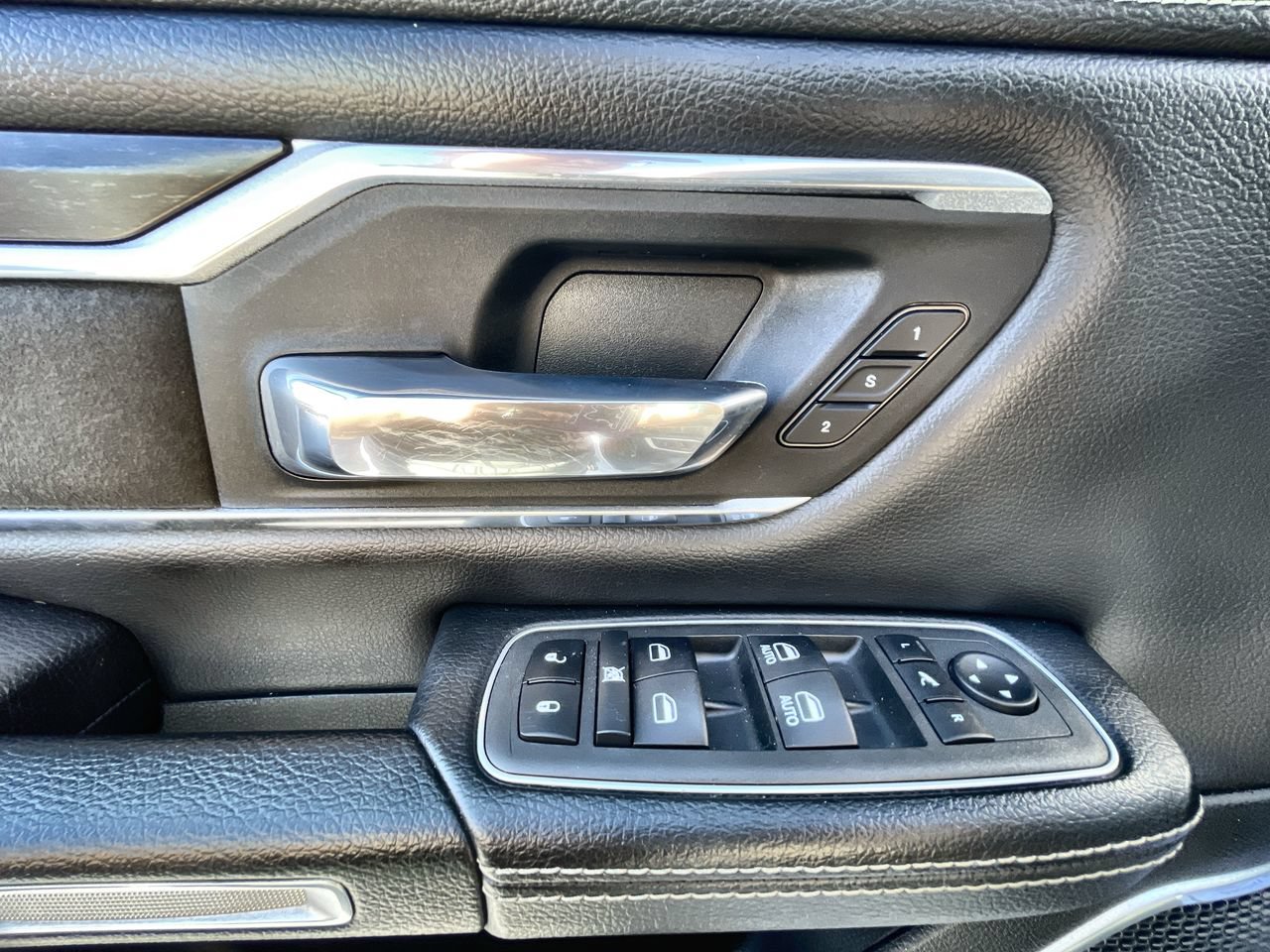 Used 2022 RAM 1500 Laramie AWD/4WD image 22