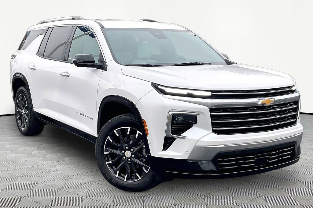 Used 2024 Chevrolet Traverse RS image 3
