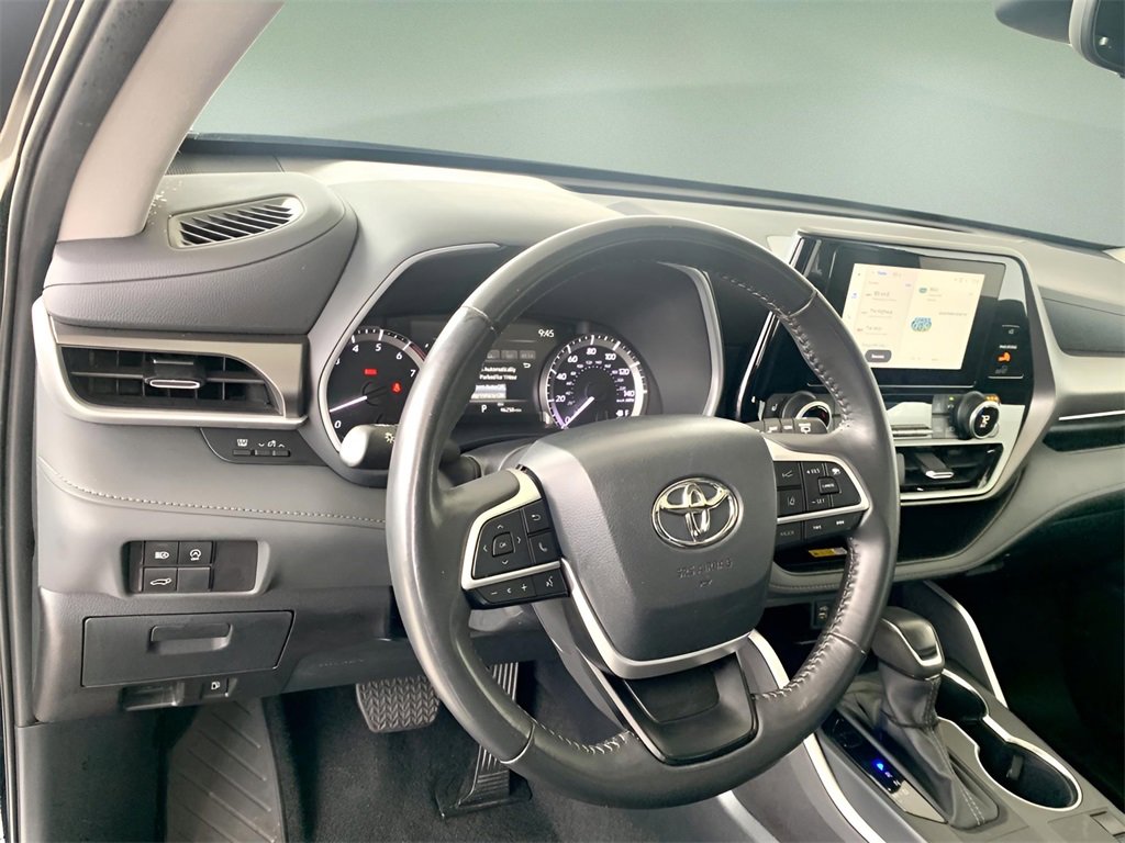 Used 2024 Toyota Highlander XLE image 14