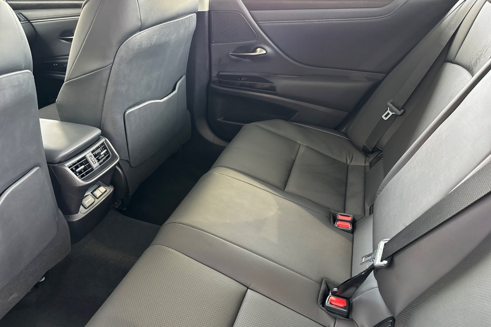 Used 2025 Lexus ES 300h w/ Premium Package FWD image 15