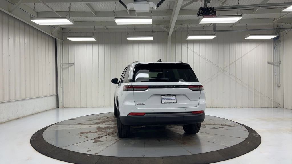 New 2026 Jeep Grand Cherokee 4WD image 7