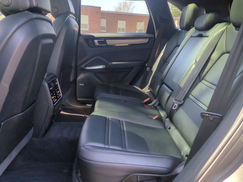 Used 2019 Porsche Cayenne Turbo AWD/4WD image 25