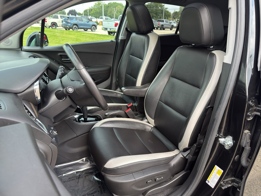 Used 2017 Chevrolet Trax Premier w/ Midnight Edition FWD image 12