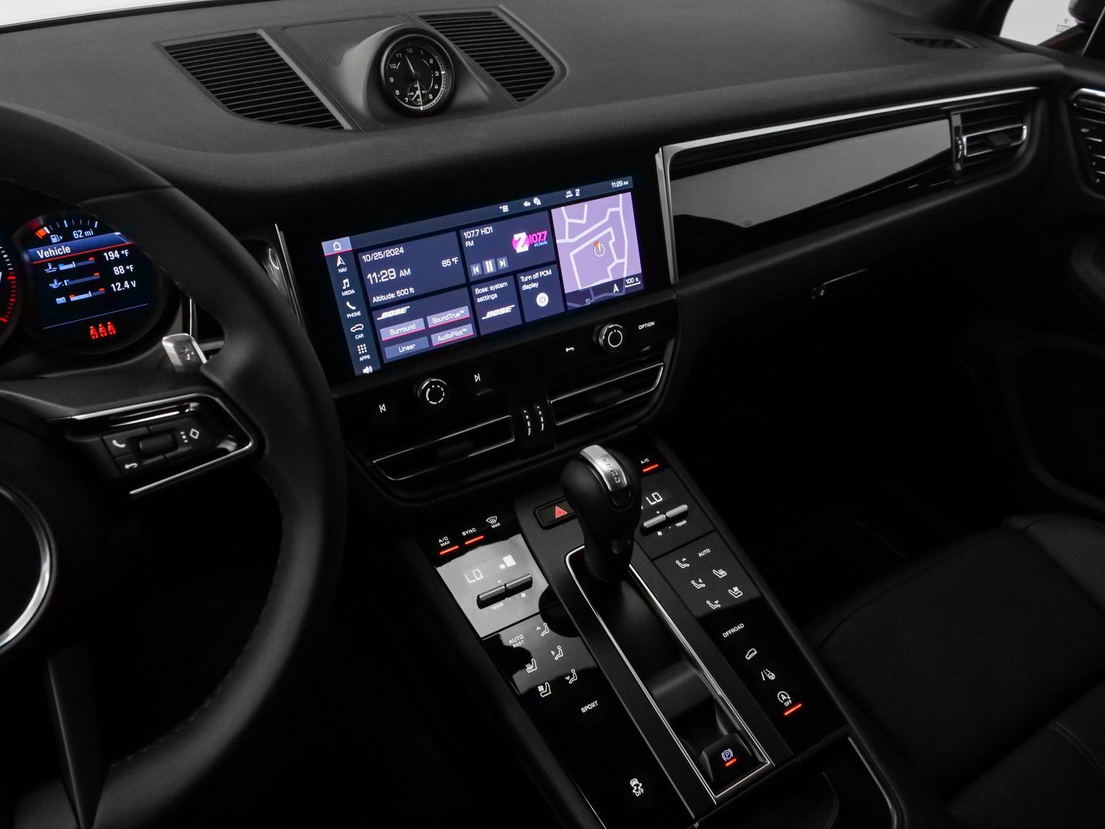 Certified 2025 Porsche Macan AWD/4WD image 32